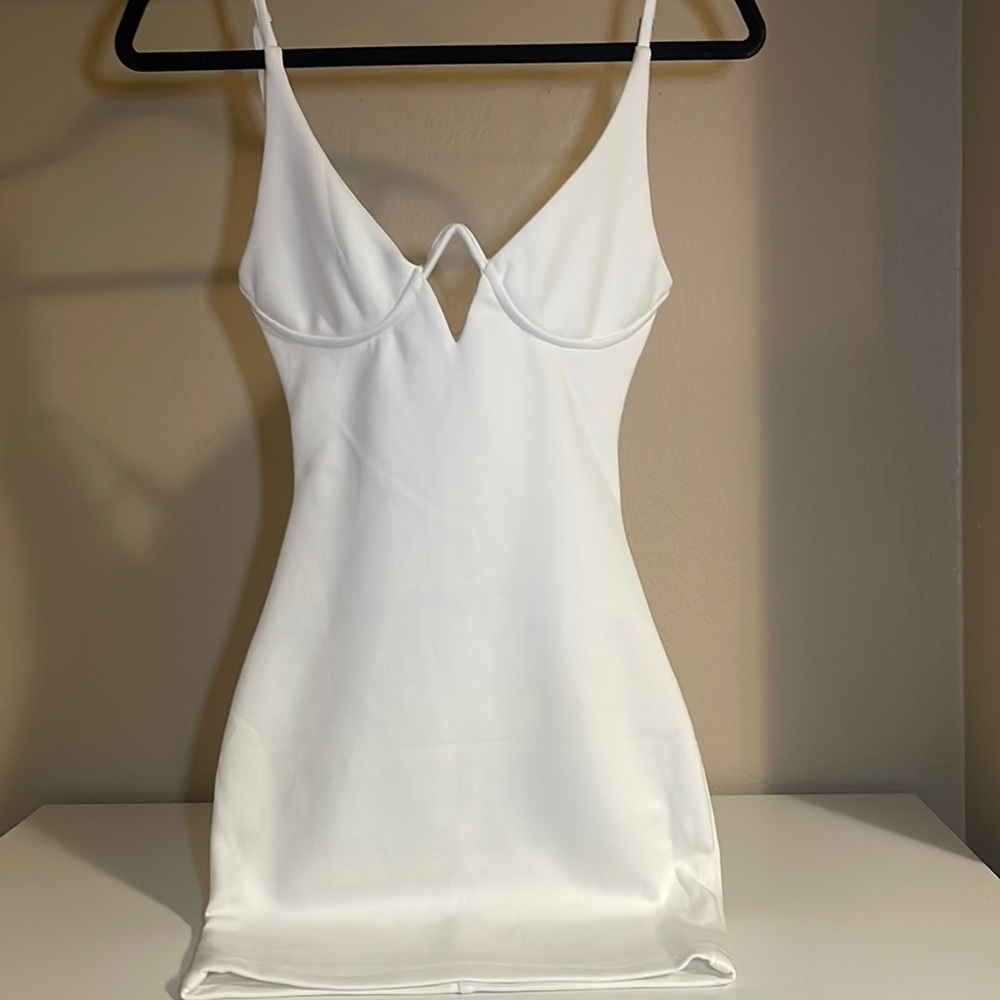 Hey Babe white dress v-neck mini, tie back, size Small. NWT